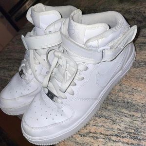 White airforce 1 mids